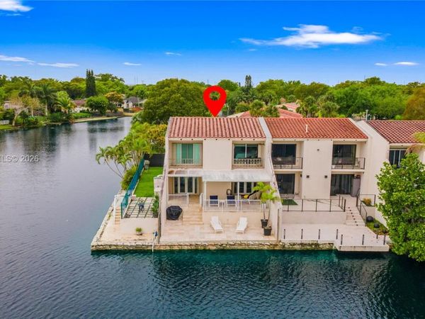 7282 Jacaranda Ln , Miami Lakes, FL 33014