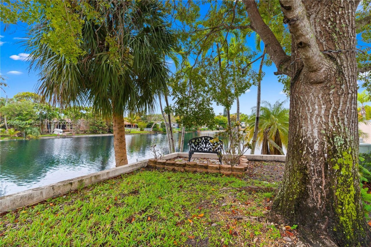 7282 Jacaranda Ln, Miami Lakes, FL 33014 Photo