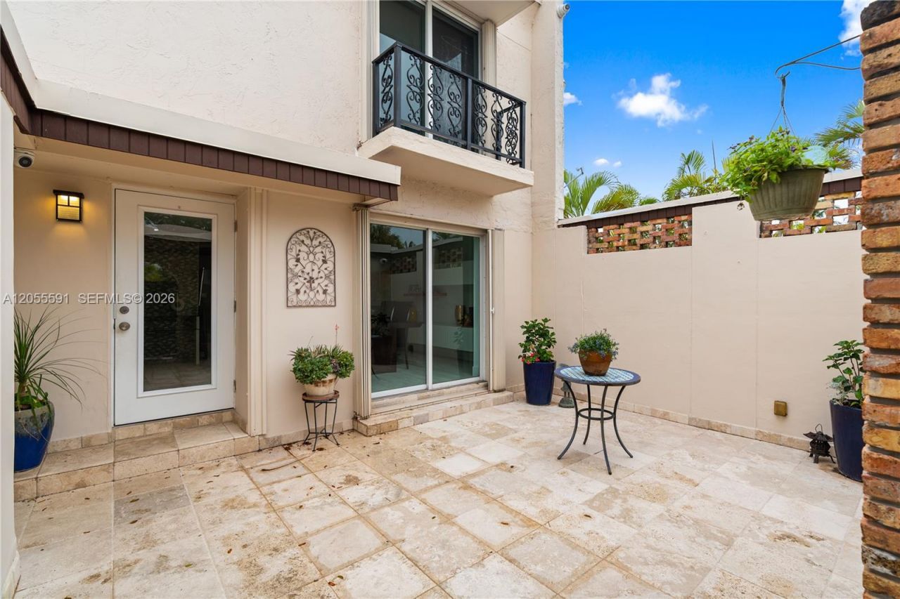 7282 Jacaranda Ln, Miami Lakes, FL 33014 Photo