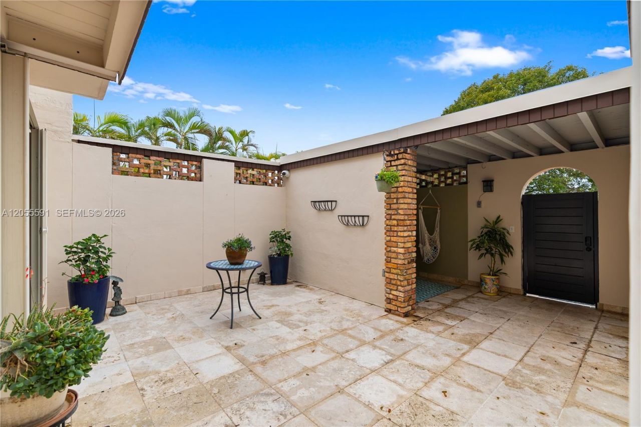 7282 Jacaranda Ln, Miami Lakes, FL 33014 Photo