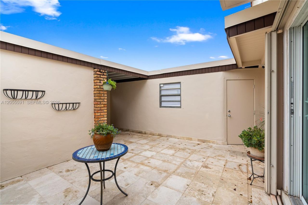 7282 Jacaranda Ln, Miami Lakes, FL 33014 Photo