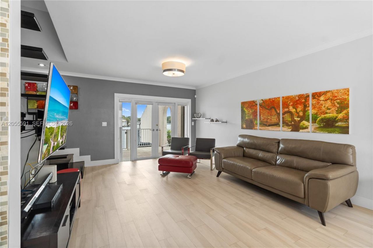 7282 Jacaranda Ln, Miami Lakes, FL 33014 Photo