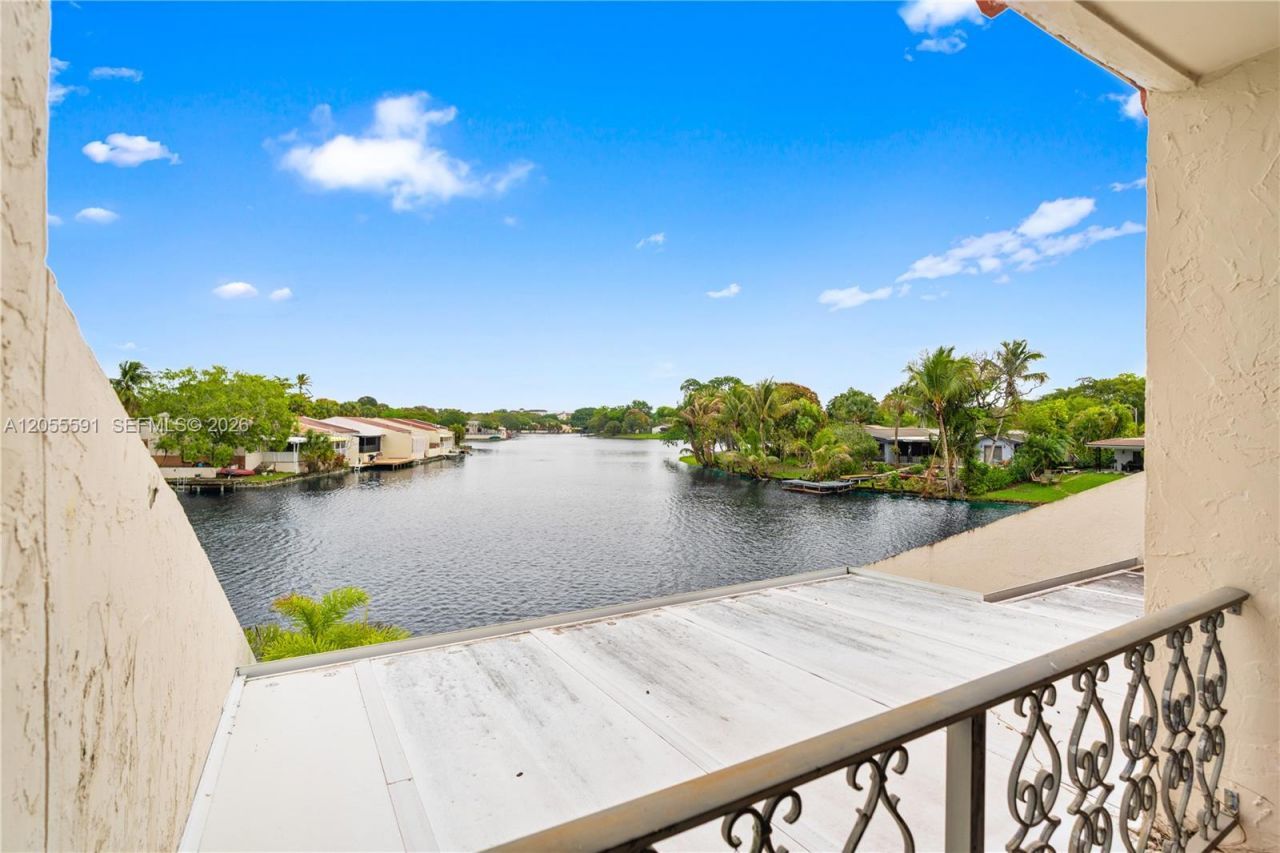 7282 Jacaranda Ln, Miami Lakes, FL 33014 Photo