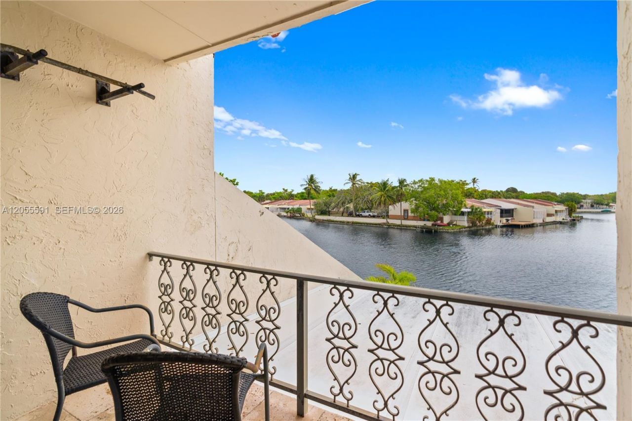 7282 Jacaranda Ln, Miami Lakes, FL 33014 Photo