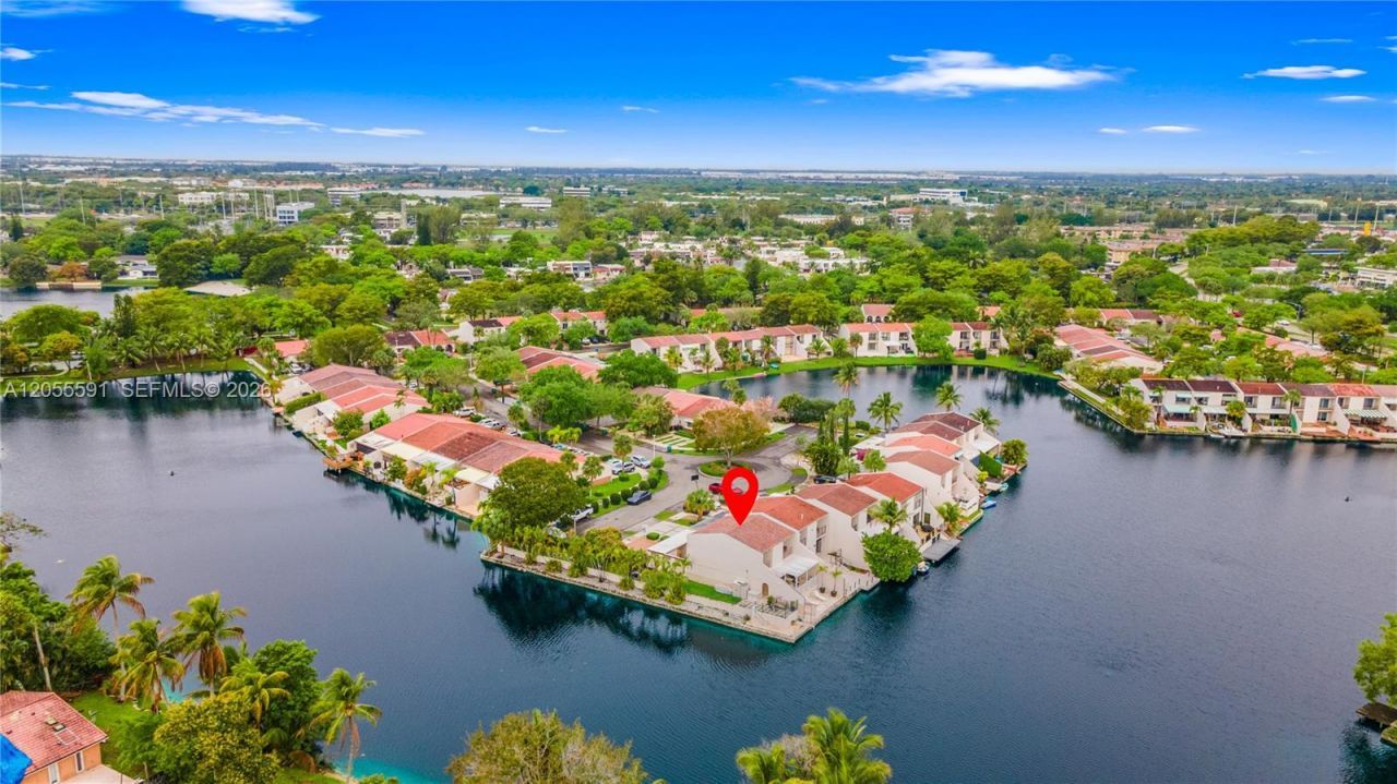 7282 Jacaranda Ln, Miami Lakes, FL 33014 Photo