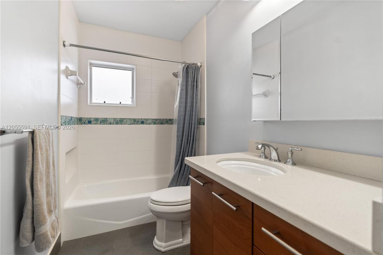 7282 Jacaranda Ln, Miami Lakes, FL 33014 Photo