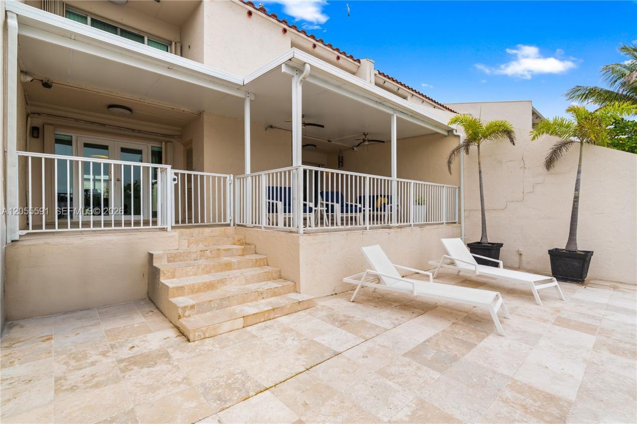 7282 Jacaranda Ln, Miami Lakes, FL 33014 Photo
