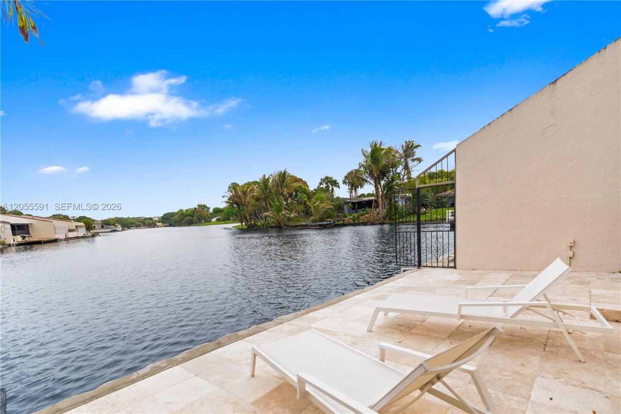 7282 Jacaranda Ln, Miami Lakes, FL 33014 Photo