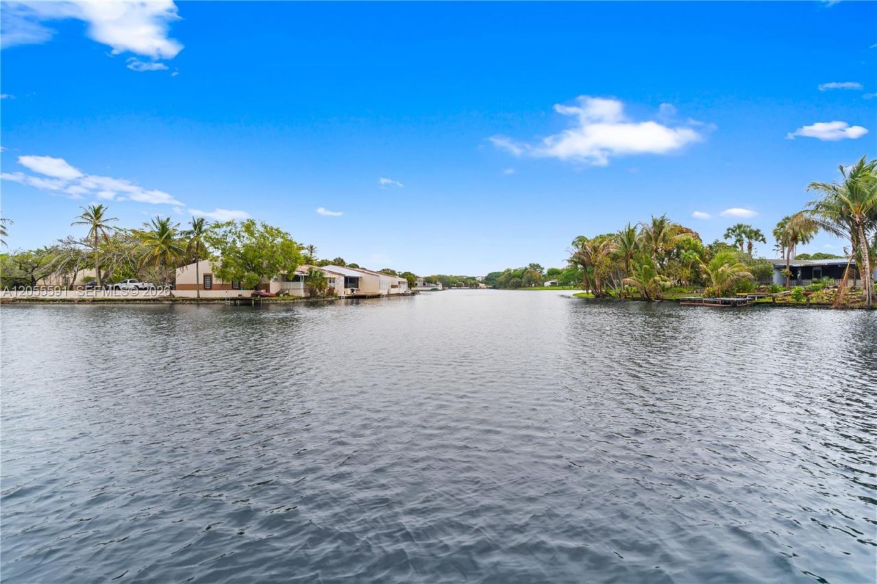 7282 Jacaranda Ln, Miami Lakes, FL 33014 Photo