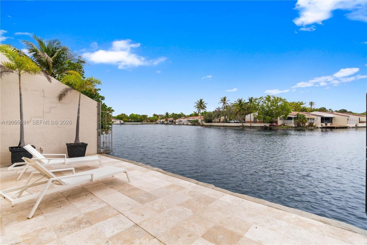 7282 Jacaranda Ln, Miami Lakes, FL 33014 Photo