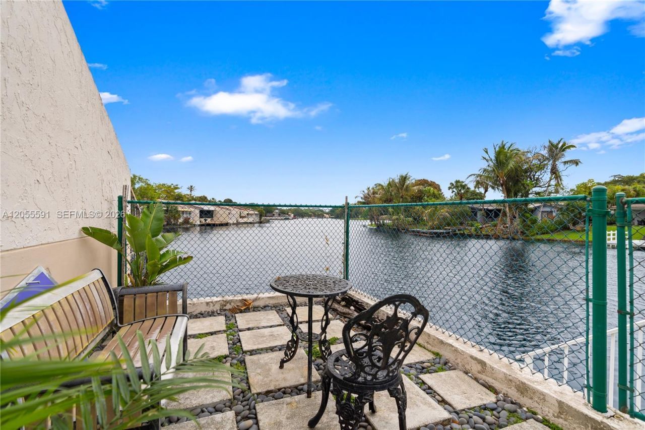 7282 Jacaranda Ln, Miami Lakes, FL 33014 Photo