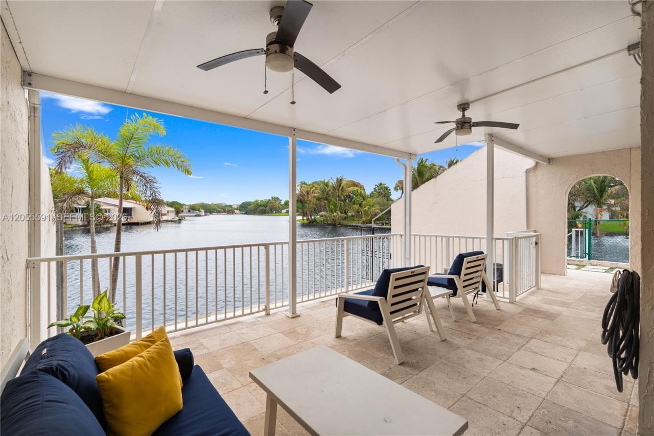 7282 Jacaranda Ln, Miami Lakes, FL 33014 Photo