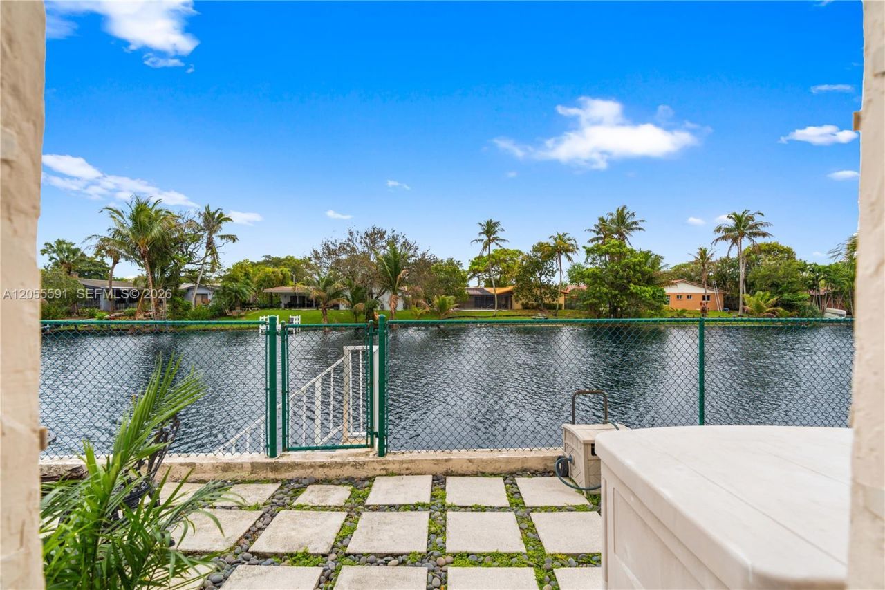 7282 Jacaranda Ln, Miami Lakes, FL 33014 Photo