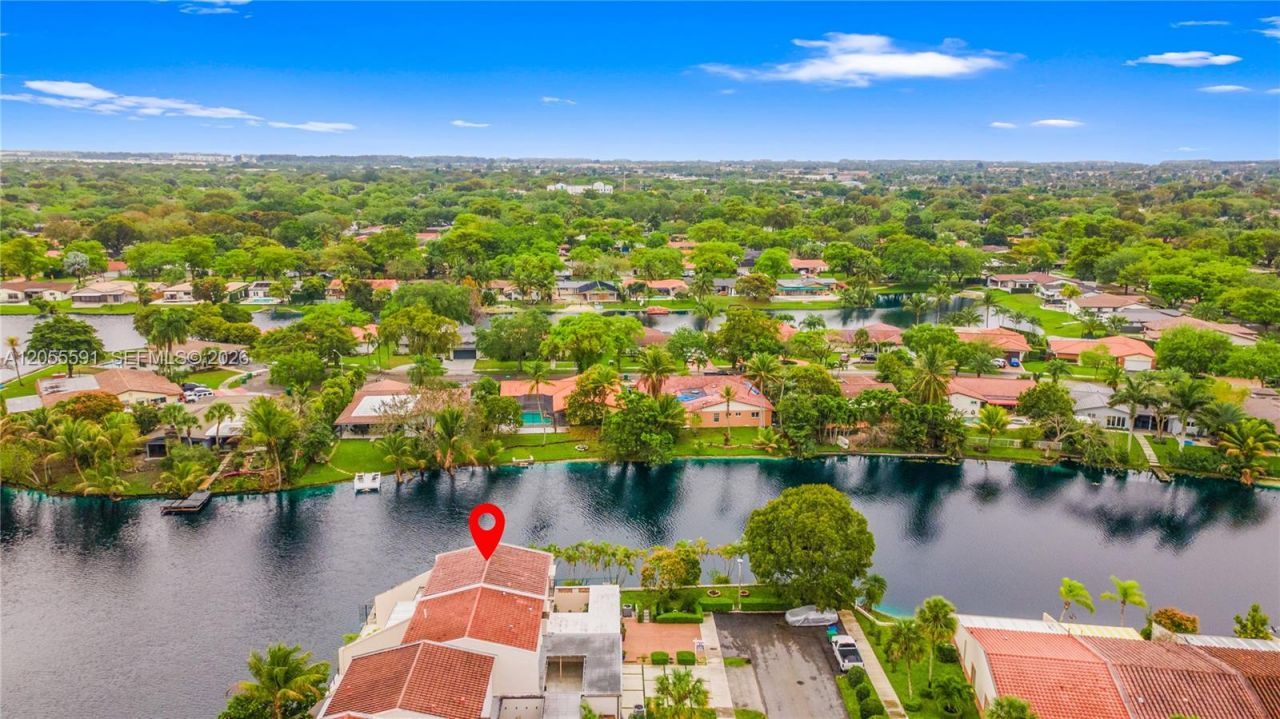 7282 Jacaranda Ln, Miami Lakes, FL 33014 Photo