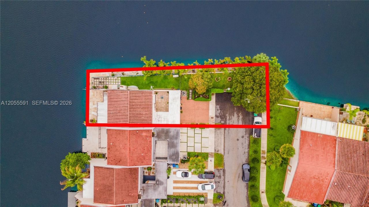 7282 Jacaranda Ln, Miami Lakes, FL 33014 Photo