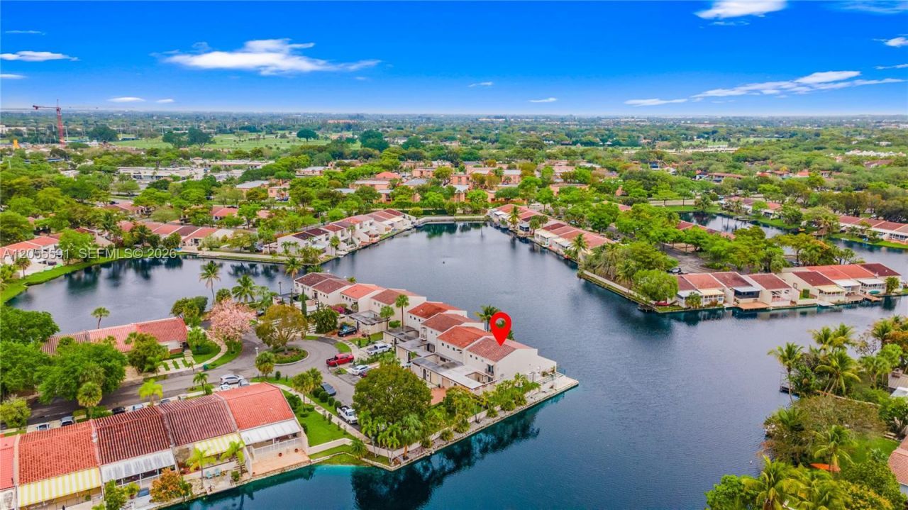 7282 Jacaranda Ln, Miami Lakes, FL 33014 Photo