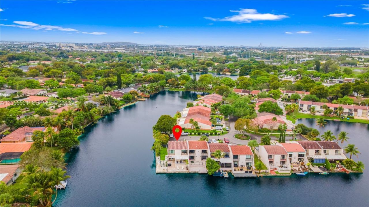 7282 Jacaranda Ln, Miami Lakes, FL 33014 Photo