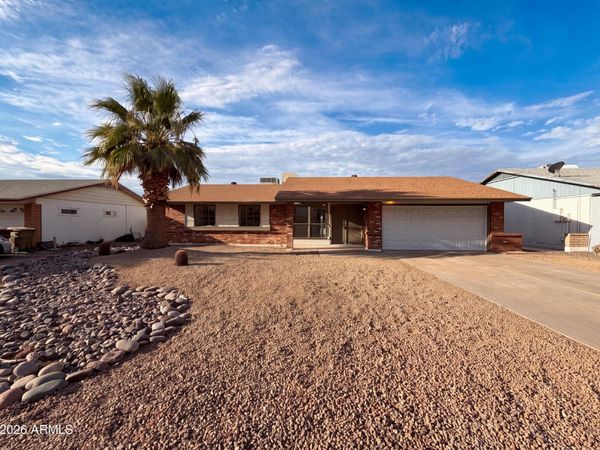 10501 W LOMA Lane, Peoria, AZ 85345