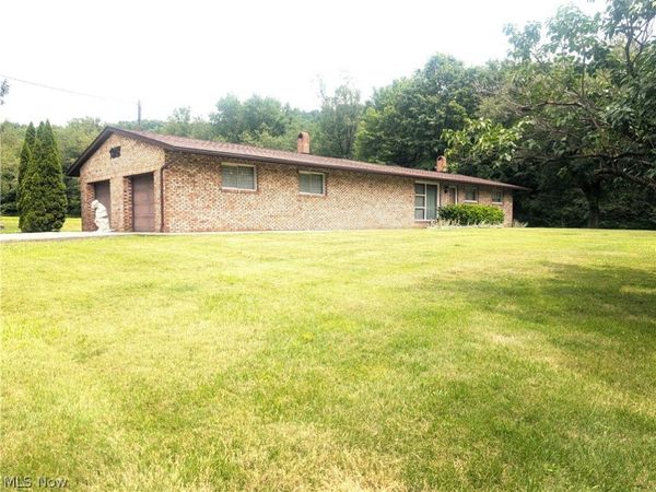 5779 Greer Road SE, Uhrichsville, OH 44683