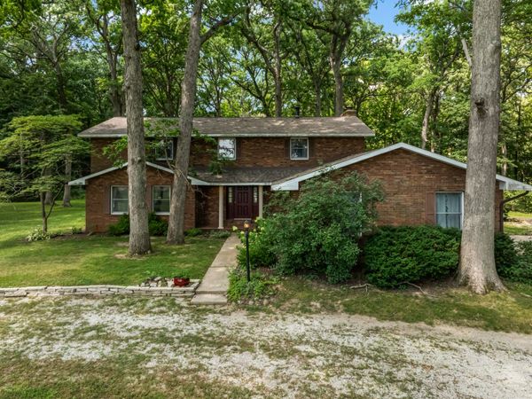 9187 Carle Springs Road, Wapella, IL 61777