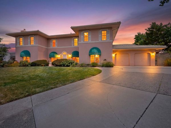 10136 Masters Drive NE, Albuquerque, NM 87111
