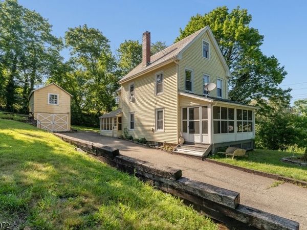 9 Central St, Lebanon, NJ 08833