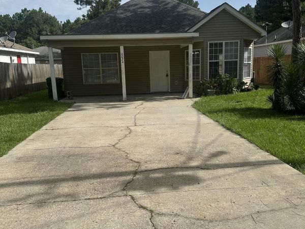 6024 E Oktibbeha Street, Bay Saint Louis, MS 39520