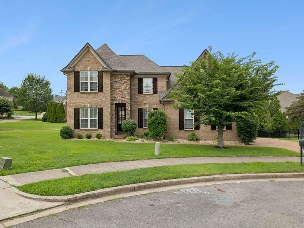 208 Chapel Ct S, Hendersonville, TN 37075
