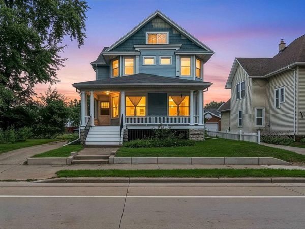 912 JACKSON STREET, Oshkosh, WI 54901