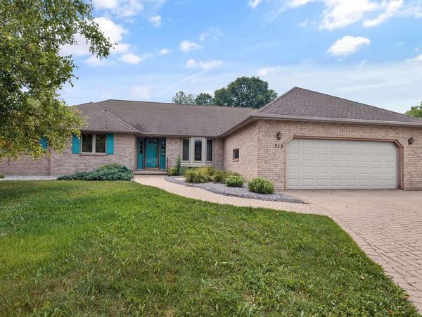713 CANBERRY COURT, De Pere, WI 54115