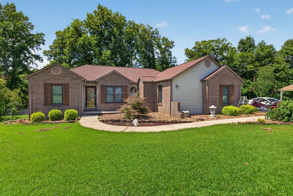 3669 N Riveroaks Dr, Cookeville, TN 38506 Main Photo