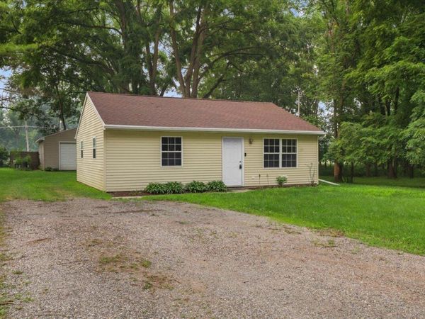 1091 Hickory Street, Lansing, MI 48906