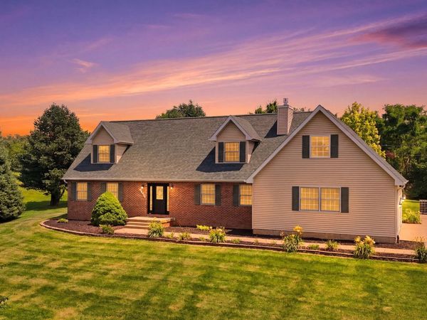 2237 Hickory Hills Road , Muscatine, IA 52761
