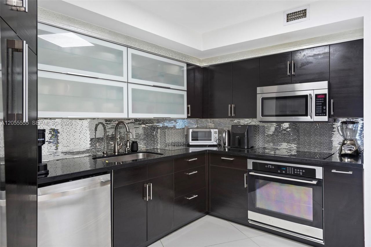 5151 Collins Ave , Unit 1420, Miami Beach, FL 33140 Photo