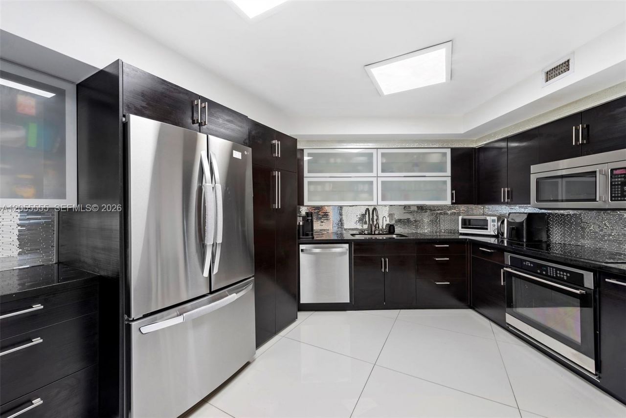 5151 Collins Ave , Unit 1420, Miami Beach, FL 33140 Photo