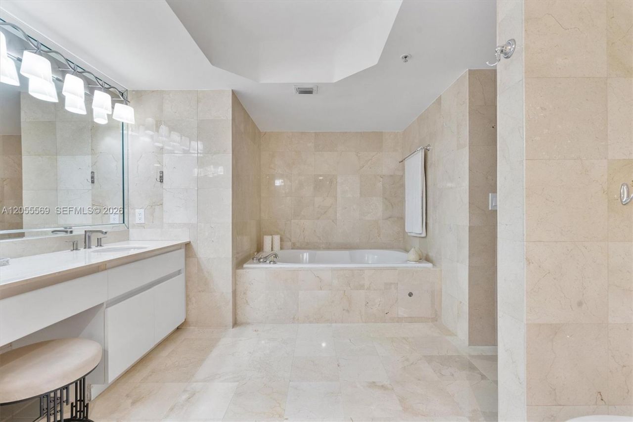16711 Collins Ave, Unit 1207, Sunny Isles Beach, FL 33160 Photo