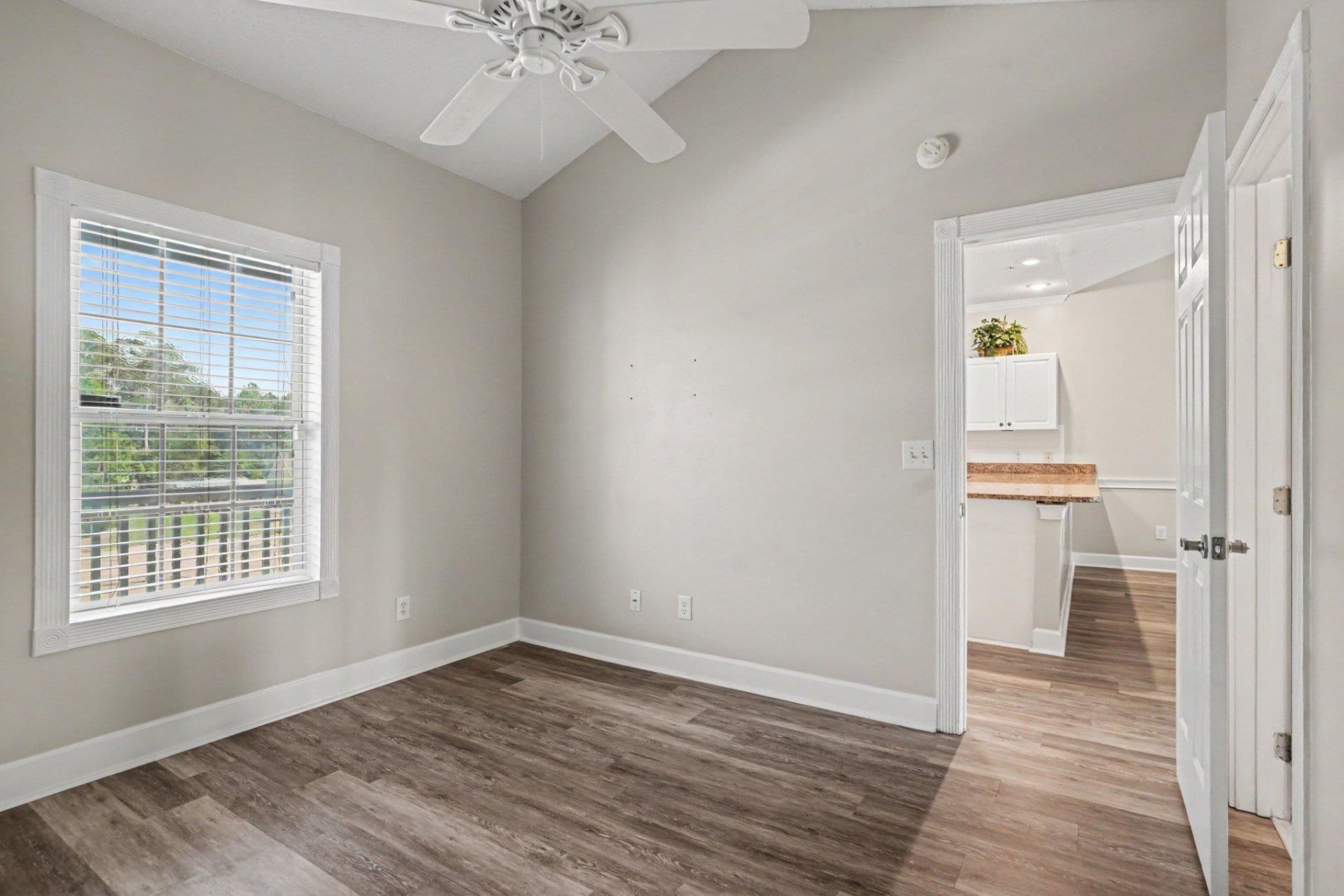 4815 Orchid Way  Photo 15