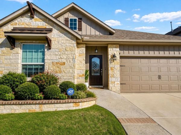 101 Double Mountain RD, Liberty Hill, TX 78642