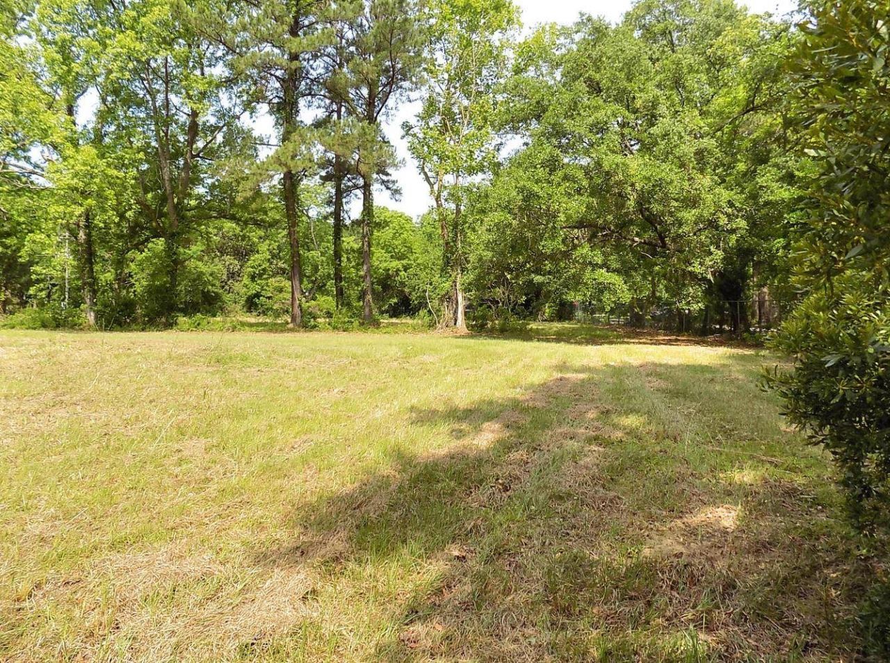 587 Main Road Photo 8