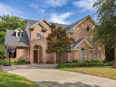 5832 Forest Bend Place, Fort Worth, TX 76112