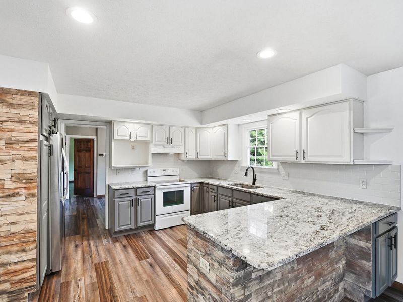 785 W Pinehurst Drive, Tipp City, OH 45371 Photo 12