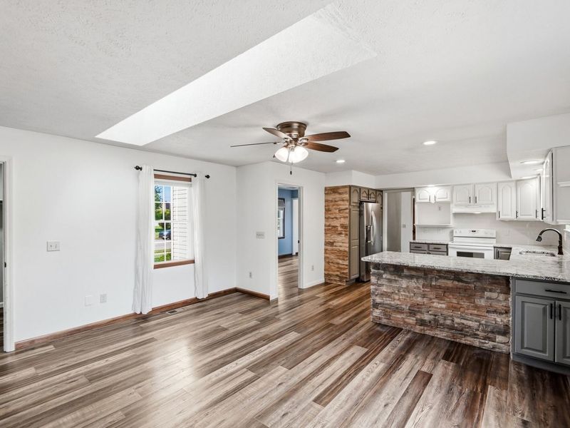 785 W Pinehurst Drive, Tipp City, OH 45371 Photo 17