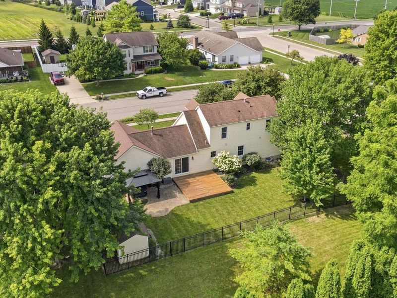 785 W Pinehurst Drive, Tipp City, OH 45371 Photo 3
