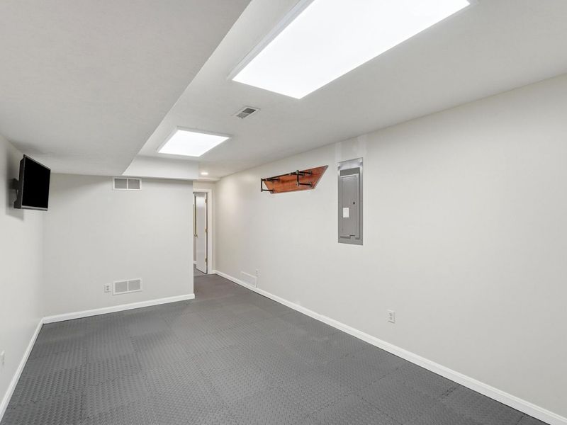 785 W Pinehurst Drive, Tipp City, OH 45371 Photo 35