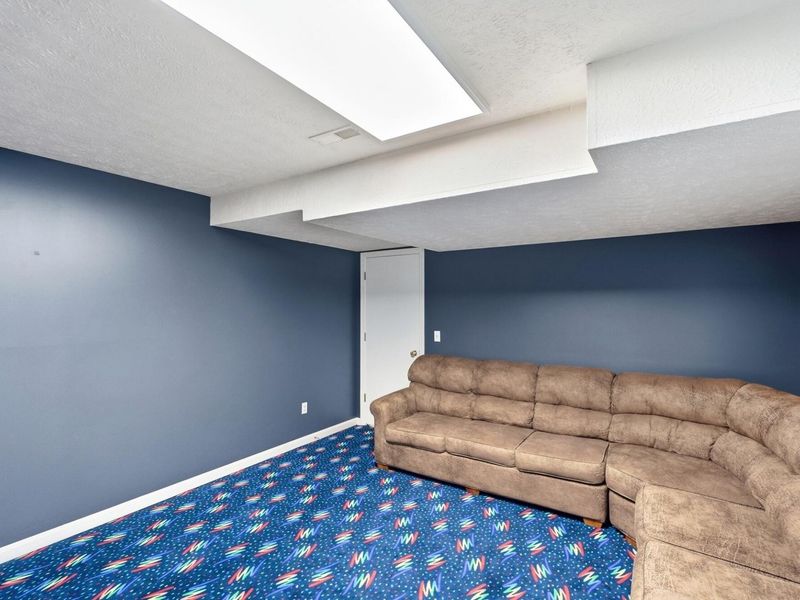 785 W Pinehurst Drive, Tipp City, OH 45371 Photo 37