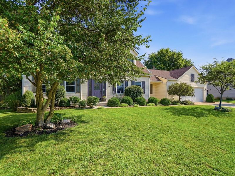 785 W Pinehurst Drive, Tipp City, OH 45371 Photo 7