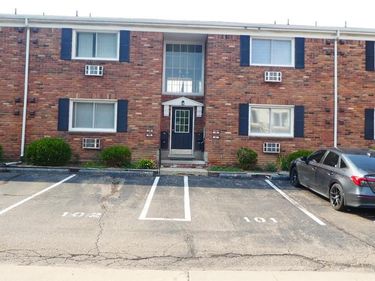31831 Grand River Avenue, Farmington, MI 48336