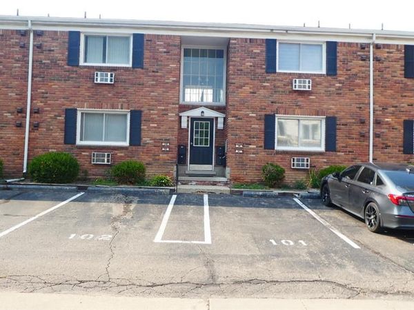 31831 Grand River Avenue, Farmington, MI 48336