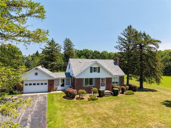 11651 S New Lothrop Road, Burns Twp, MI 48429