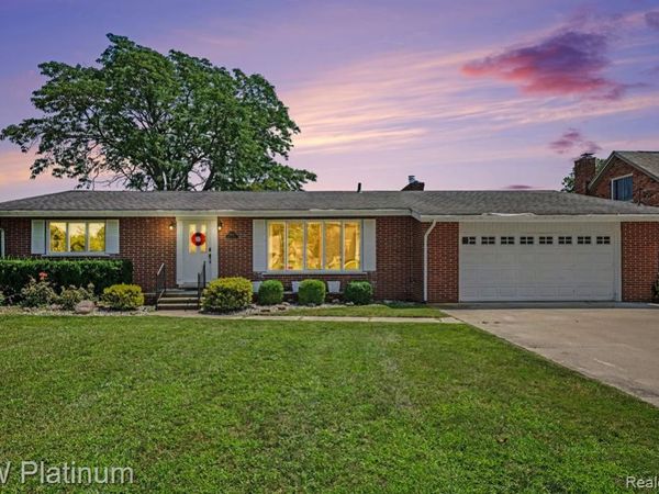 49750 Nautical Drive, Chesterfield Twp, MI 48047
